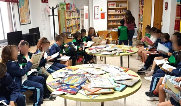 23-4 pix Día del Libro HUELIN Ayer y hoy nos ha visitado el colegio San Patricio, alumnos y profesores, también,  han participado en los préstamos a ciegas (2)